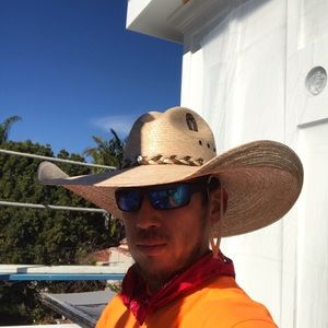 Meet your Posher, Luis